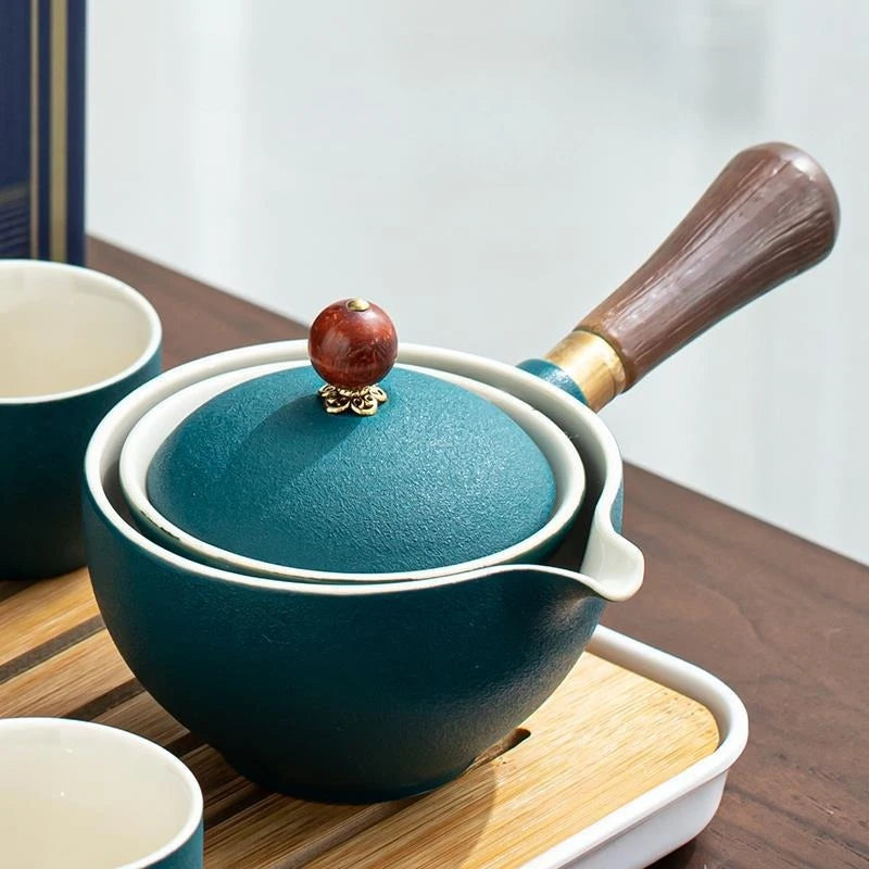 Keramik-Drehteekanne