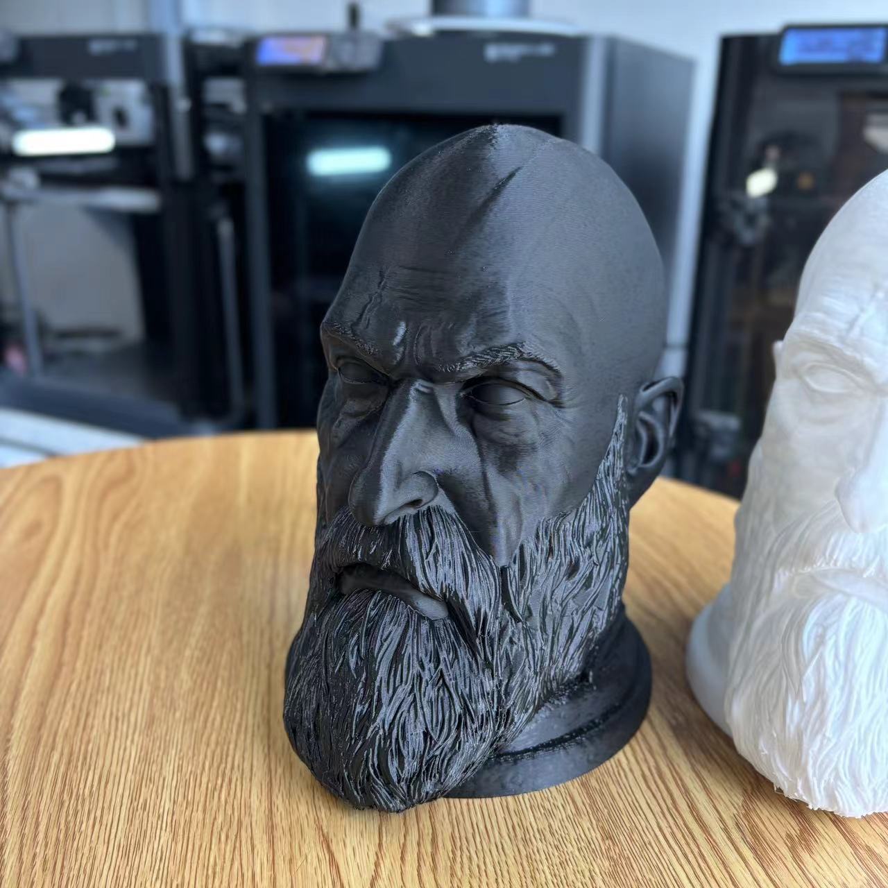 Krieger Kratos Kopfskulptur – Kopfhörerständer & Tischdekoraktion