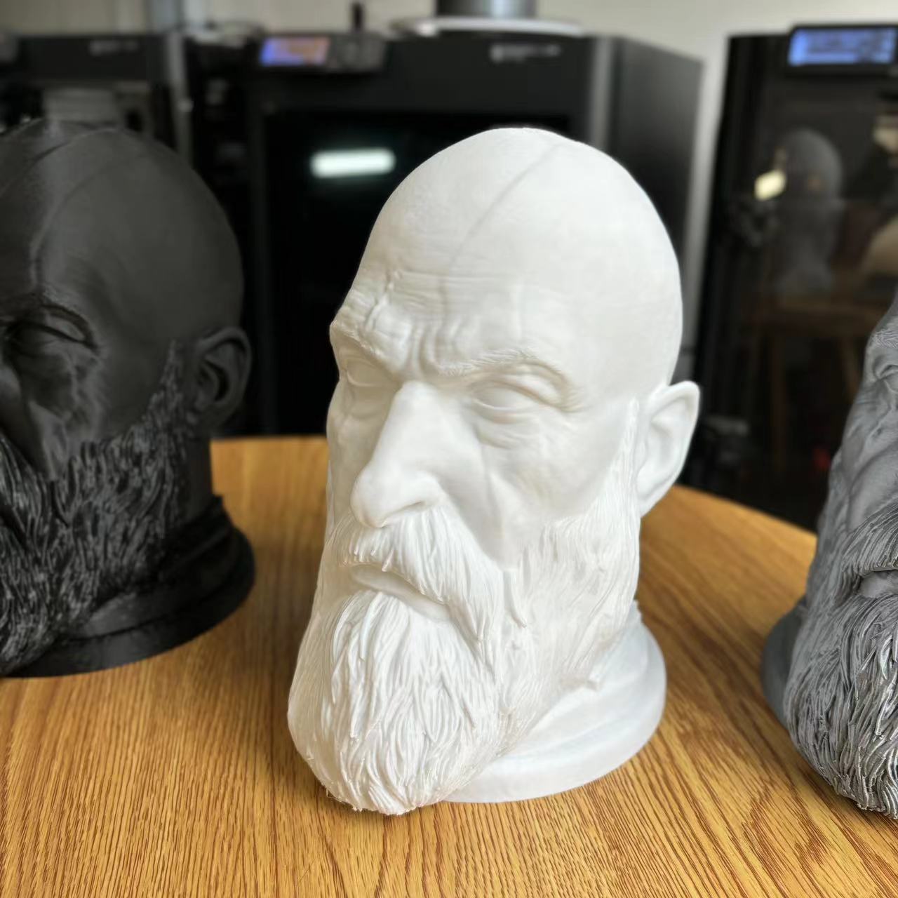 Krieger Kratos Kopfskulptur – Kopfhörerständer & Tischdekoraktion