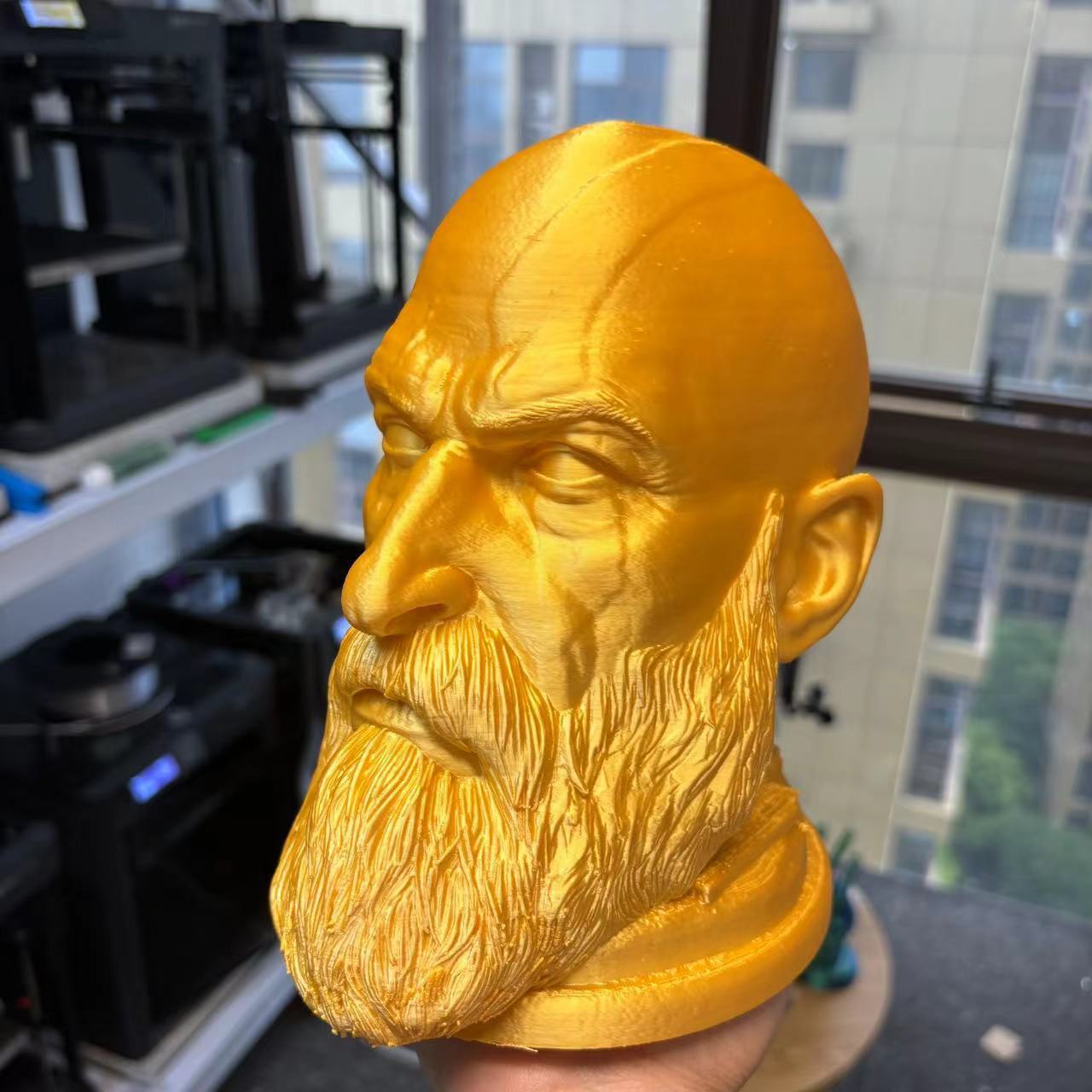 Krieger Kratos Kopfskulptur – Kopfhörerständer & Tischdekoraktion